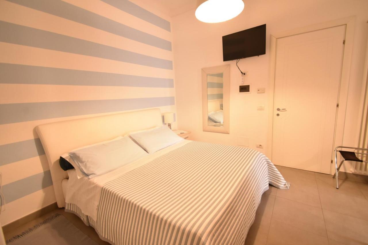 Affittacamere E Appartamenti - Rent Rooms And Apartments Le Camere Nel Corso - Adults Only La Spezia Bagian luar foto