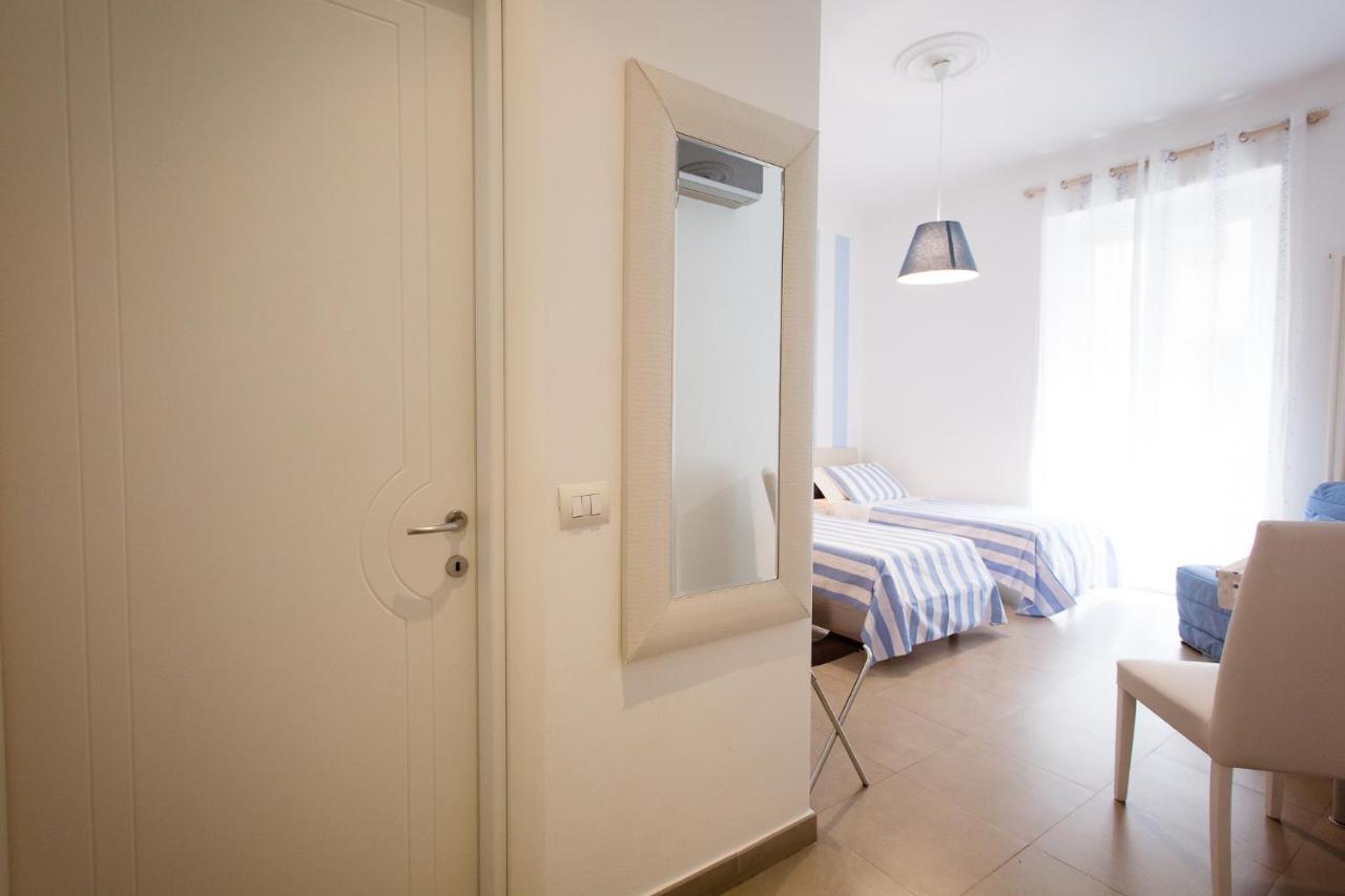 Affittacamere E Appartamenti - Rent Rooms And Apartments Le Camere Nel Corso - Adults Only La Spezia Bagian luar foto