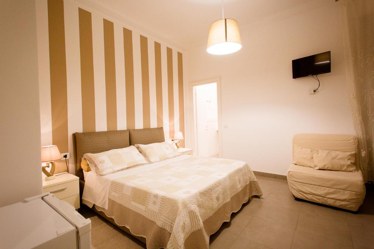 Affittacamere E Appartamenti - Rent Rooms And Apartments Le Camere Nel Corso - Adults Only La Spezia Bagian luar foto